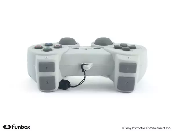 「初代「PlayStation」のコントローラーを再現！「シリコーンポーチ DUALSHOCK」が3月17日より発売」の画像