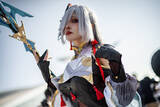 「【コミケ103】『原神』申鶴が透き通るような美しさ！長崎コスプレイヤーのポージングがキレッキレだった」の画像3
