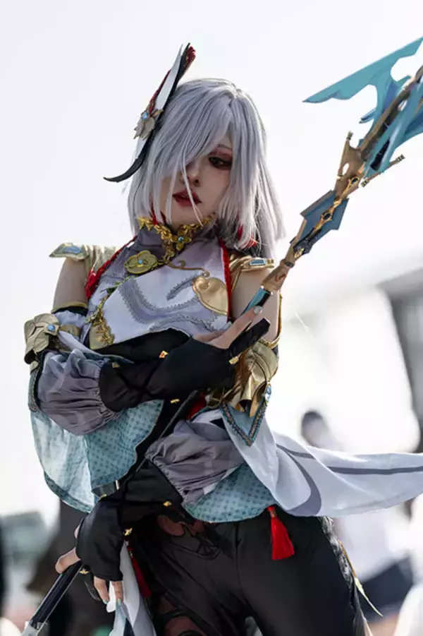 「【コミケ103】『原神』申鶴が透き通るような美しさ！長崎コスプレイヤーのポージングがキレッキレだった」の画像