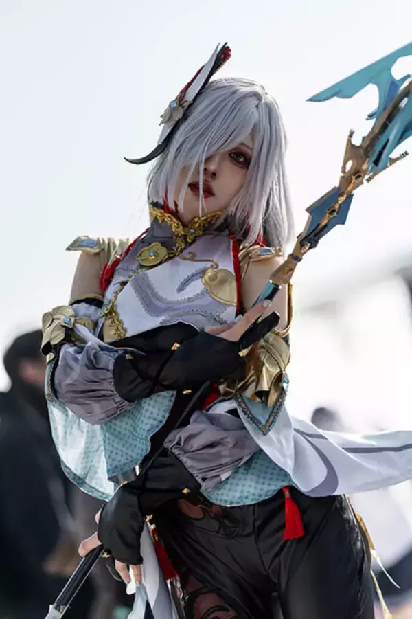 「【コミケ103】『原神』申鶴が透き通るような美しさ！長崎コスプレイヤーのポージングがキレッキレだった」の画像