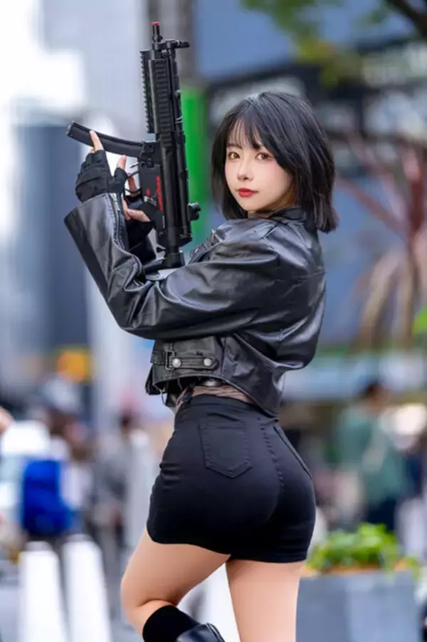 「【コスプレ】この美貌、360度隙がない。略奪系スマホFPS『Arena Breakout』に中国美女レイヤーが参戦！？【写真9枚】」の画像