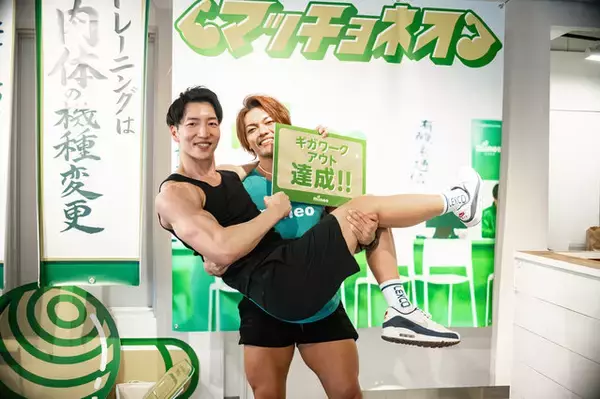 「「あなたは10ギガ過剰摂取です！」イケメン筋肉集団がスマホのギガ肥満を診断する、mineoの異色イベント「マッチョネオ」に潜入してみた」の画像