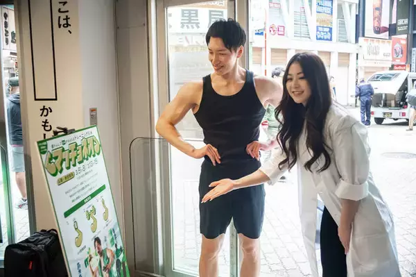 「「あなたは10ギガ過剰摂取です！」イケメン筋肉集団がスマホのギガ肥満を診断する、mineoの異色イベント「マッチョネオ」に潜入してみた」の画像