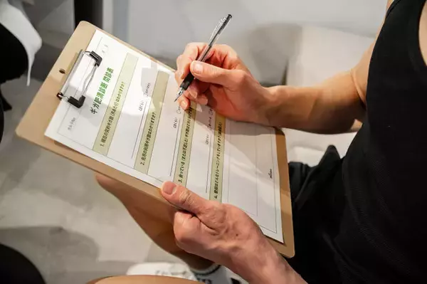 「「あなたは10ギガ過剰摂取です！」イケメン筋肉集団がスマホのギガ肥満を診断する、mineoの異色イベント「マッチョネオ」に潜入してみた」の画像