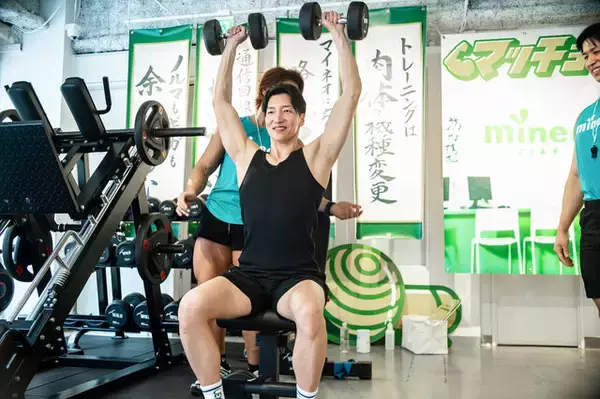 「「あなたは10ギガ過剰摂取です！」イケメン筋肉集団がスマホのギガ肥満を診断する、mineoの異色イベント「マッチョネオ」に潜入してみた」の画像