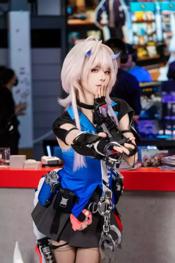 「【コスプレ】中国屈指の美女レイヤーがミニ丈の衣装で魅せる！日本ゲーム大賞「フューチャー部門」受賞『無限大ANANTA』のブースレポ【写真19枚】」の画像