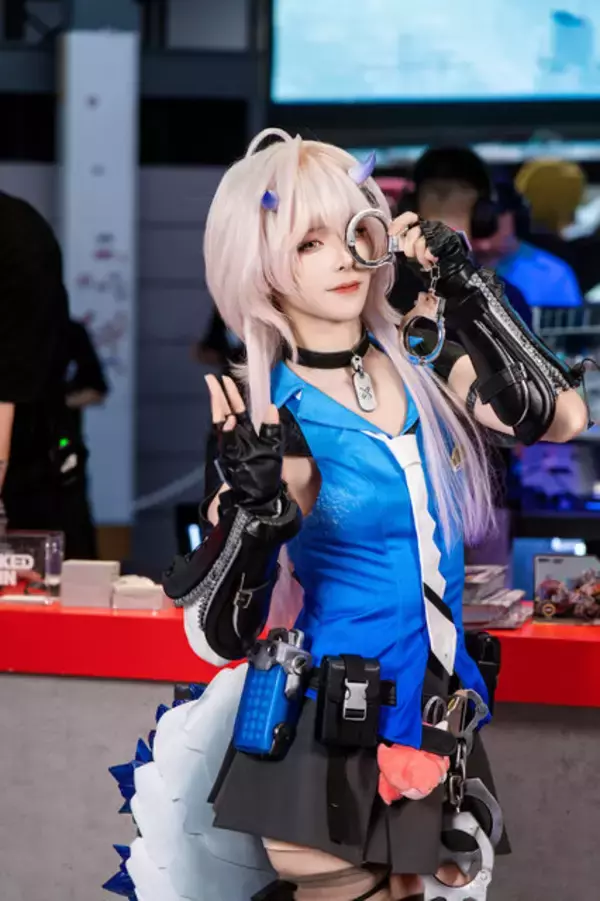 「【コスプレ】中国屈指の美女レイヤーがミニ丈の衣装で魅せる！日本ゲーム大賞「フューチャー部門」受賞『無限大ANANTA』のブースレポ【写真19枚】」の画像