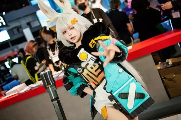 「【コスプレ】中国屈指の美女レイヤーがミニ丈の衣装で魅せる！日本ゲーム大賞「フューチャー部門」受賞『無限大ANANTA』のブースレポ【写真19枚】」の画像