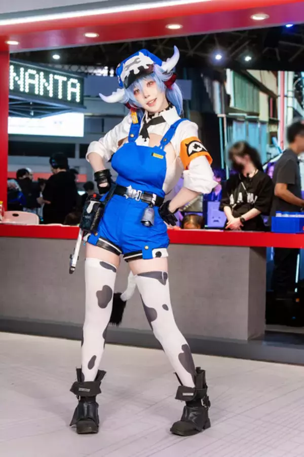 「【コスプレ】中国屈指の美女レイヤーがミニ丈の衣装で魅せる！日本ゲーム大賞「フューチャー部門」受賞『無限大ANANTA』のブースレポ【写真19枚】」の画像