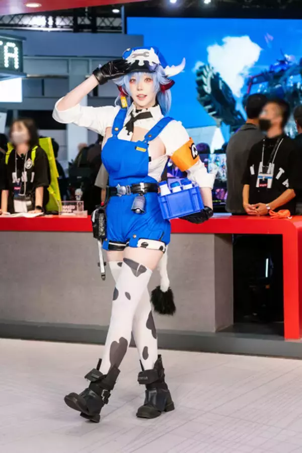 「【コスプレ】中国屈指の美女レイヤーがミニ丈の衣装で魅せる！日本ゲーム大賞「フューチャー部門」受賞『無限大ANANTA』のブースレポ【写真19枚】」の画像