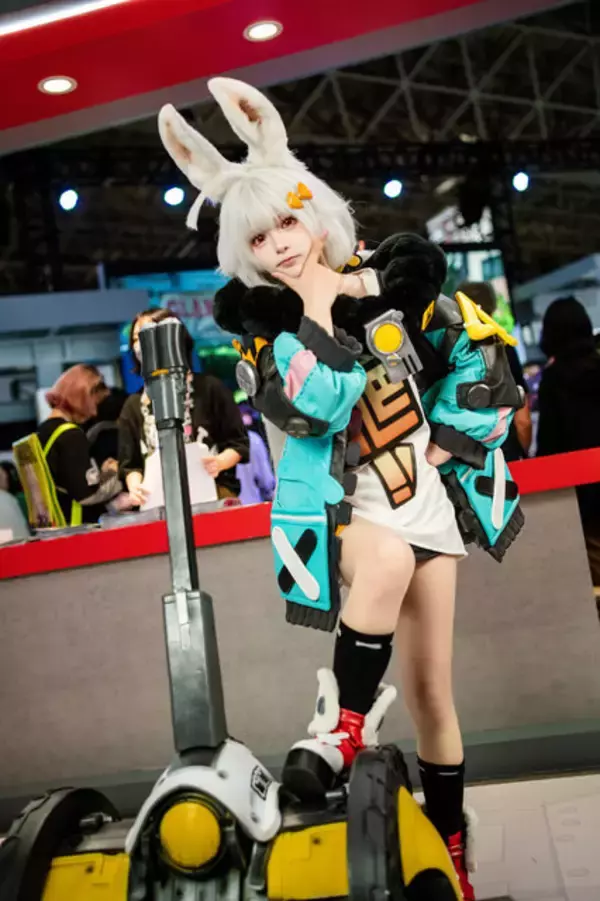 「【コスプレ】中国屈指の美女レイヤーがミニ丈の衣装で魅せる！日本ゲーム大賞「フューチャー部門」受賞『無限大ANANTA』のブースレポ【写真19枚】」の画像