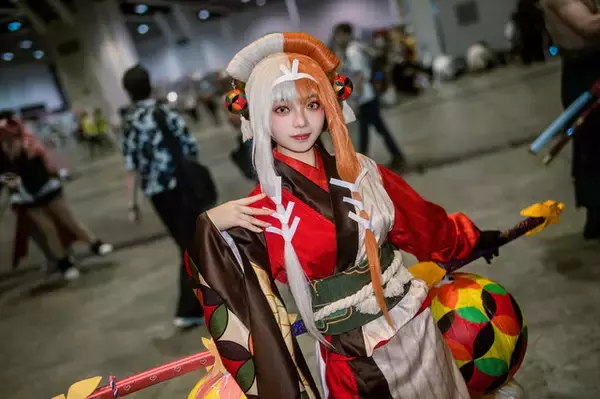 「【コスプレ】香港美女が魅せる『FGO』出雲阿国の笑顔が“国宝級”！着物やアクサリーもバッチリ揃えて見応え十分【写真7枚】」の画像