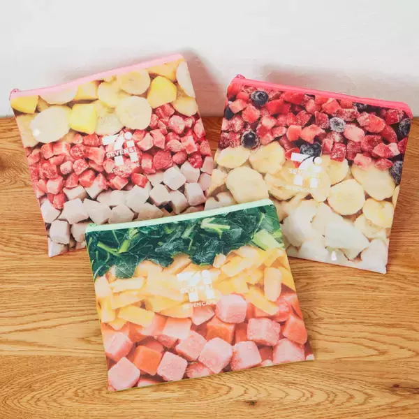 「「セブン‐イレブン」人気商品をグッズ化した「Happyくじ」が3月13日発売！巨大なからあげ棒ぬいぐるみや、“金”シリーズのブランケットなどユニーク」の画像