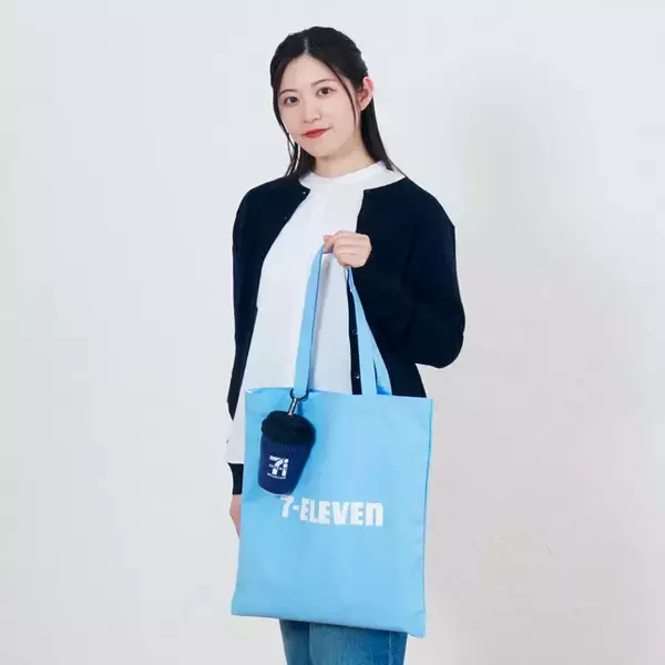 「「セブン‐イレブン」人気商品をグッズ化した「Happyくじ」が3月13日発売！巨大なからあげ棒ぬいぐるみや、“金”シリーズのブランケットなどユニーク」の画像