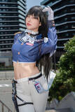 「【コスプレ】『NIKKE』マルチャーナのミリタリー風衣装をビシッと着こなす！クール＆セクシーな人気レイヤー・山中おくら」の画像2
