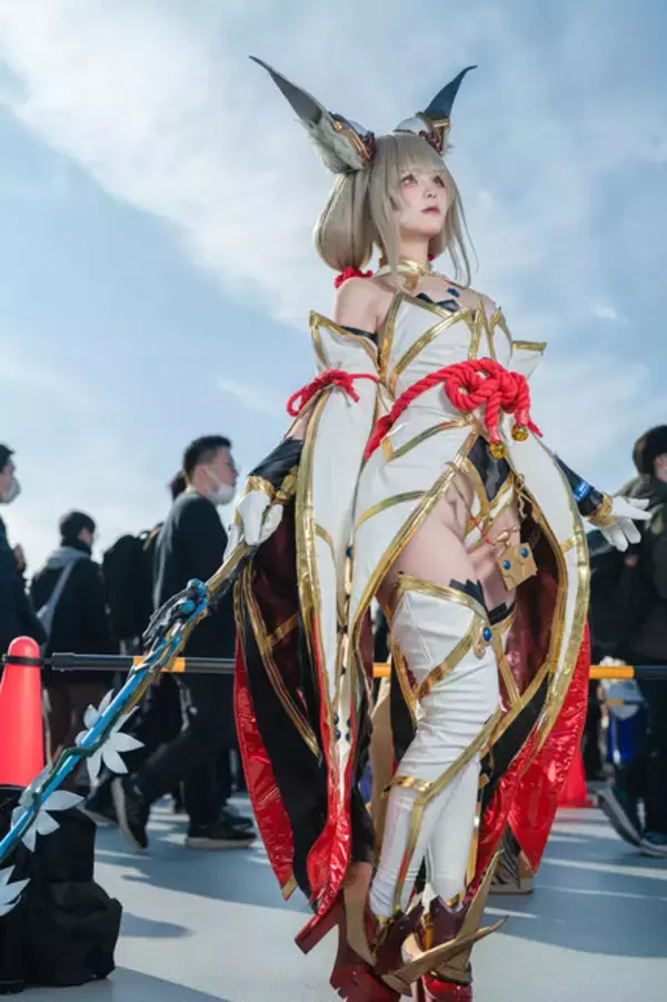「【コスプレ】美脚が際立つ『ゼノブレイド2』ニアのセクシーでかっこいい衣装を見事に再現！細部までこだわるクオリティがすごい【写真7枚】」の画像