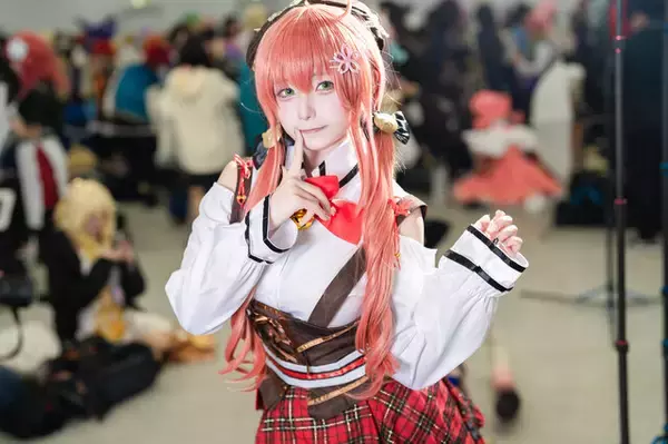 「【コスプレ】艶やかな黒髪×セーラー服が眩しい『鳴潮』千咲、トワ様や魅惑のバニー初音ミクまで「アコスタ池袋」美女レイヤー12選【写真53枚】」の画像