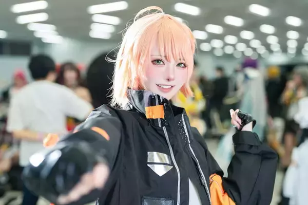 「【コスプレ】艶やかな黒髪×セーラー服が眩しい『鳴潮』千咲、トワ様や魅惑のバニー初音ミクまで「アコスタ池袋」美女レイヤー12選【写真53枚】」の画像