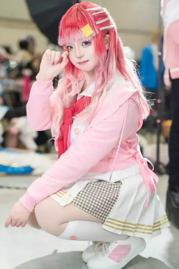 「【コスプレ】艶やかな黒髪×セーラー服が眩しい『鳴潮』千咲、トワ様や魅惑のバニー初音ミクまで「アコスタ池袋」美女レイヤー12選【写真53枚】」の画像