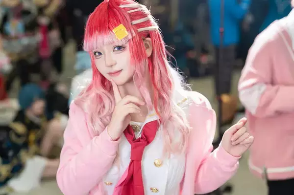 「【コスプレ】艶やかな黒髪×セーラー服が眩しい『鳴潮』千咲、トワ様や魅惑のバニー初音ミクまで「アコスタ池袋」美女レイヤー12選【写真53枚】」の画像