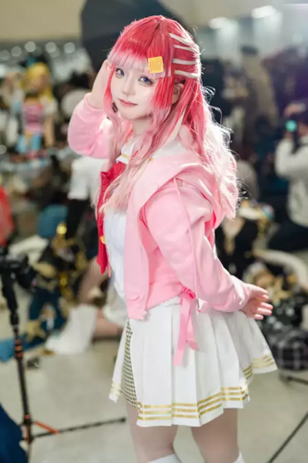 「【コスプレ】艶やかな黒髪×セーラー服が眩しい『鳴潮』千咲、トワ様や魅惑のバニー初音ミクまで「アコスタ池袋」美女レイヤー12選【写真53枚】」の画像