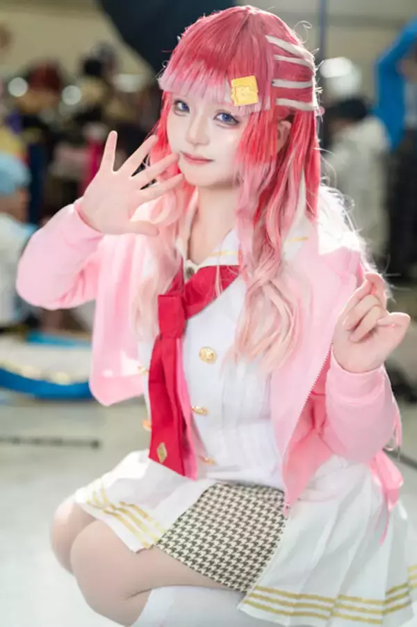 「【コスプレ】艶やかな黒髪×セーラー服が眩しい『鳴潮』千咲、トワ様や魅惑のバニー初音ミクまで「アコスタ池袋」美女レイヤー12選【写真53枚】」の画像