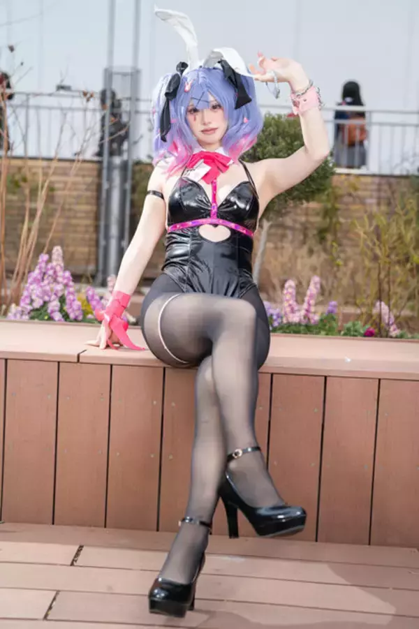 「【コスプレ】艶やかな黒髪×セーラー服が眩しい『鳴潮』千咲、トワ様や魅惑のバニー初音ミクまで「アコスタ池袋」美女レイヤー12選【写真53枚】」の画像