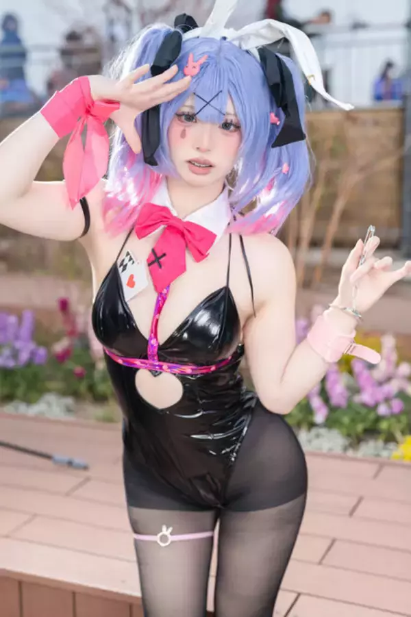 「【コスプレ】艶やかな黒髪×セーラー服が眩しい『鳴潮』千咲、トワ様や魅惑のバニー初音ミクまで「アコスタ池袋」美女レイヤー12選【写真53枚】」の画像