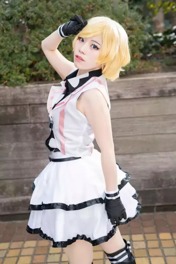 「【コスプレ】艶やかな黒髪×セーラー服が眩しい『鳴潮』千咲、トワ様や魅惑のバニー初音ミクまで「アコスタ池袋」美女レイヤー12選【写真53枚】」の画像