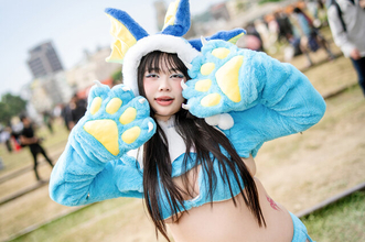 【コスプレ】清涼感あふれるド迫力な美ボディがすごい！台湾で見つけた『ポケモン』シャワーズの豊満な肉体美が圧巻だった【写真7枚】