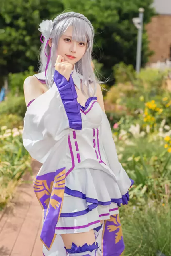 「【コスプレ】「リゼロ」銀髪を靡かせたエミリアの姿が麗しい！注目レイヤー・緑埜【写真8枚】」の画像