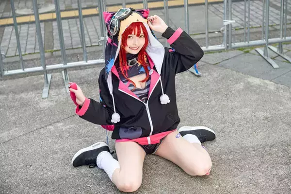 「人気コスプレイヤー・すずらの「ぶいすぽっ！」猫汰つなが可愛すぎないか？隠しきれないスタイルの良さも秀逸【写真7枚】」の画像