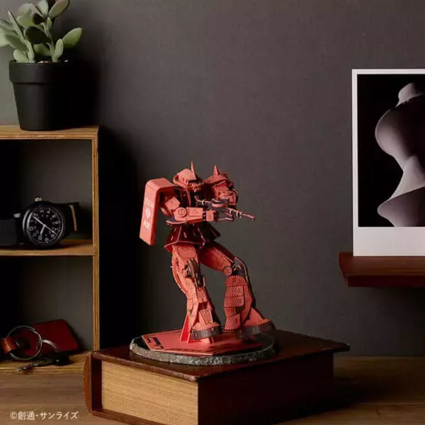 「紙で作るシャア専用ザクII…？紙製立体パズルのモビルスーツがかっこいいー約300個のパーツで「ザクII」を精密に再現」の画像
