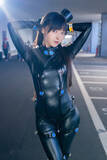 「【コスプレ】「GANTZ」レイカのスーツ越しのボディラインが美しすぎる！神がかったスタイルと挑戦的なポージング力が異次元の人気レイヤーに視線釘付け【写真8枚】」の画像5