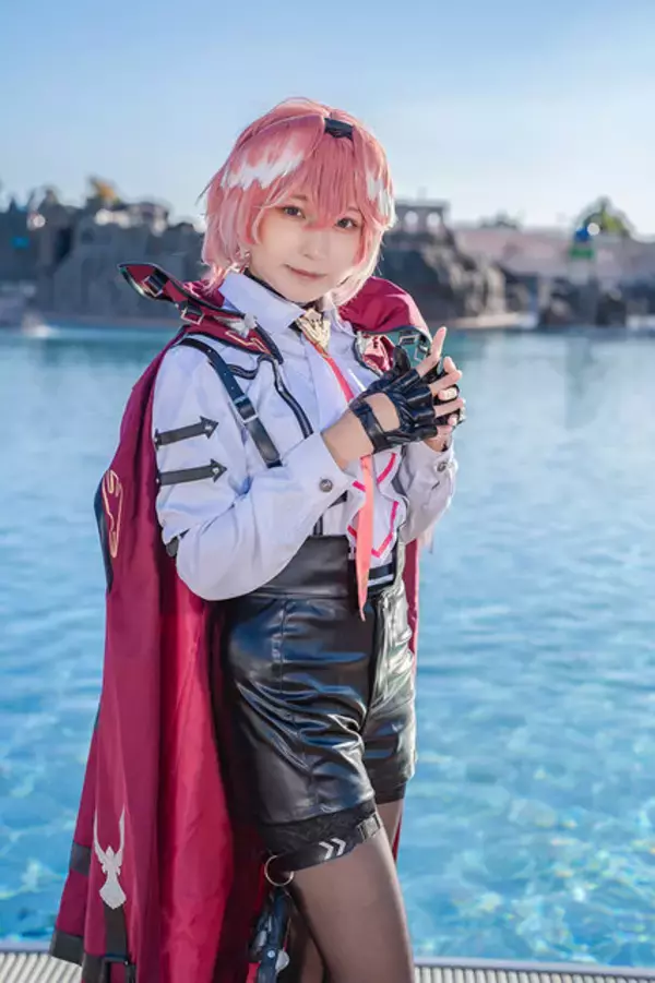 「【コスプレ】「まったかね～？」「ホロライブ」鷹嶺ルイの女幹部ぶりがかっこよく美しい！人気レイヤー・夜霧よみ【写真10枚】」の画像