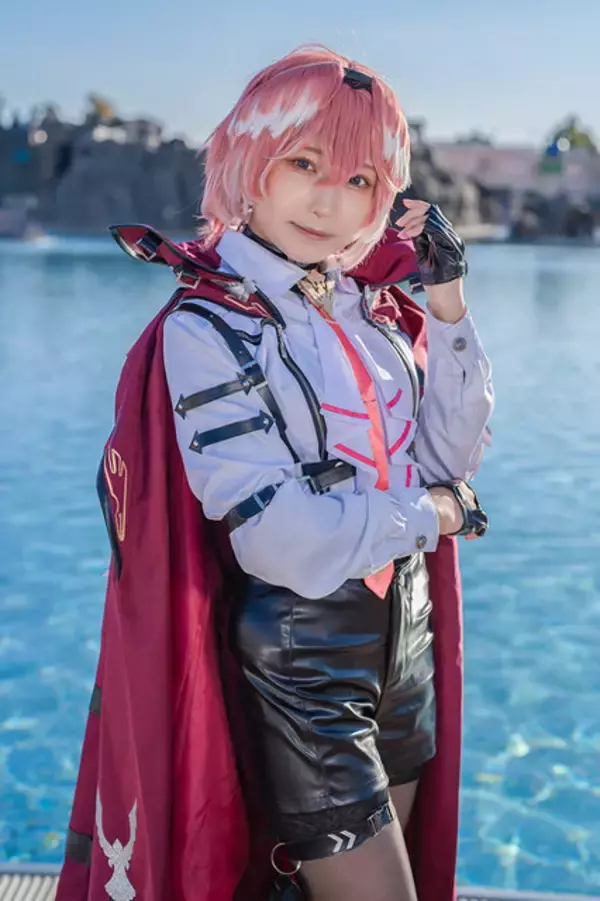 「【コスプレ】「まったかね～？」「ホロライブ」鷹嶺ルイの女幹部ぶりがかっこよく美しい！人気レイヤー・夜霧よみ【写真10枚】」の画像