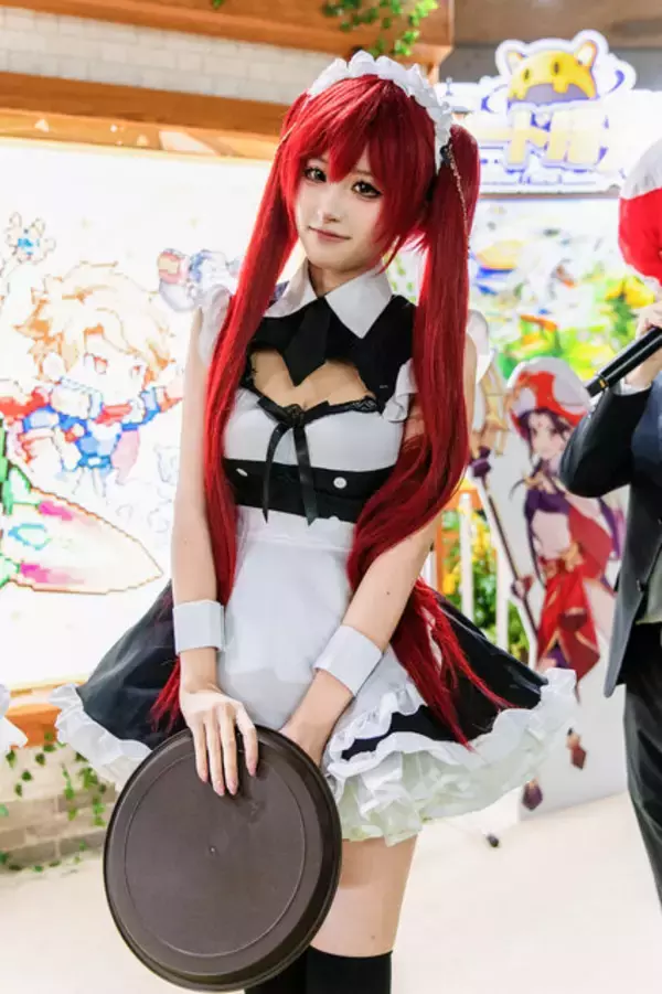 「【コスプレ】海賊とメイドのどちらがお好きですか？Xフォロワー約100万の中国美女が『キノコ伝説』ブースで圧倒的美貌をみせる【写真9枚】」の画像