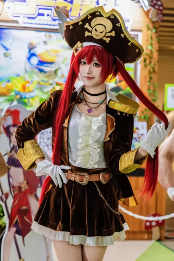 「【コスプレ】海賊とメイドのどちらがお好きですか？Xフォロワー約100万の中国美女が『キノコ伝説』ブースで圧倒的美貌をみせる【写真9枚】」の画像