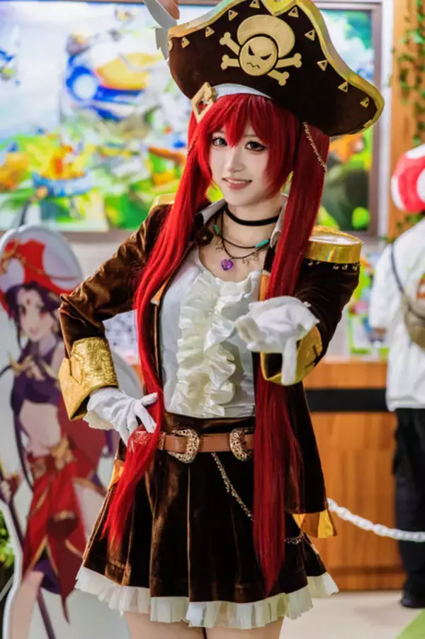 「【コスプレ】海賊とメイドのどちらがお好きですか？Xフォロワー約100万の中国美女が『キノコ伝説』ブースで圧倒的美貌をみせる【写真9枚】」の画像