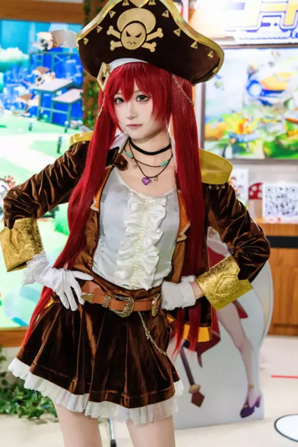 「【コスプレ】海賊とメイドのどちらがお好きですか？Xフォロワー約100万の中国美女が『キノコ伝説』ブースで圧倒的美貌をみせる【写真9枚】」の画像