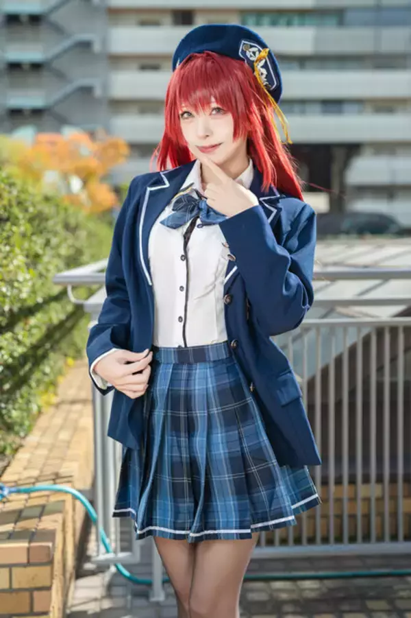 「【コスプレ】制服デートの相手はマリン船長一択でしょ！？タイツの透け感がなんとも魅惑的な美女レイヤーに釘付け【写真11枚】」の画像