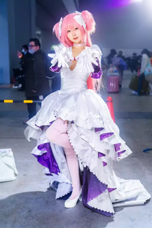 「【コスプレ】冬コミケを彩る美女レイヤー13選！ゲーム・アニメ・VTuberなどバラエティ豊か【写真59枚】」の画像