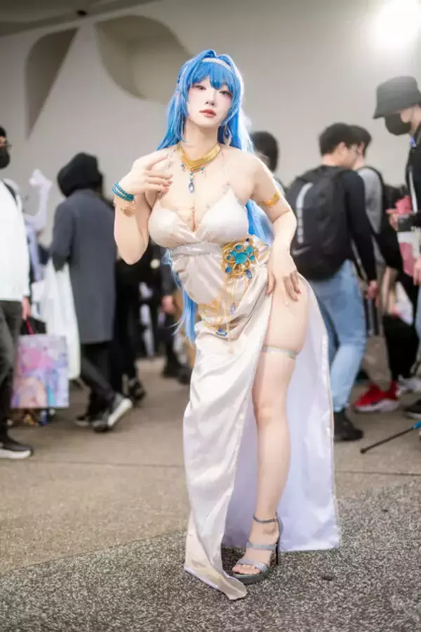 「【コスプレ】まるで実写版のようなクオリティ！台湾に集結した『NIKKE』美女レイヤーが完璧な曲線美と超絶スタイルで魅せる【写真29枚」の画像