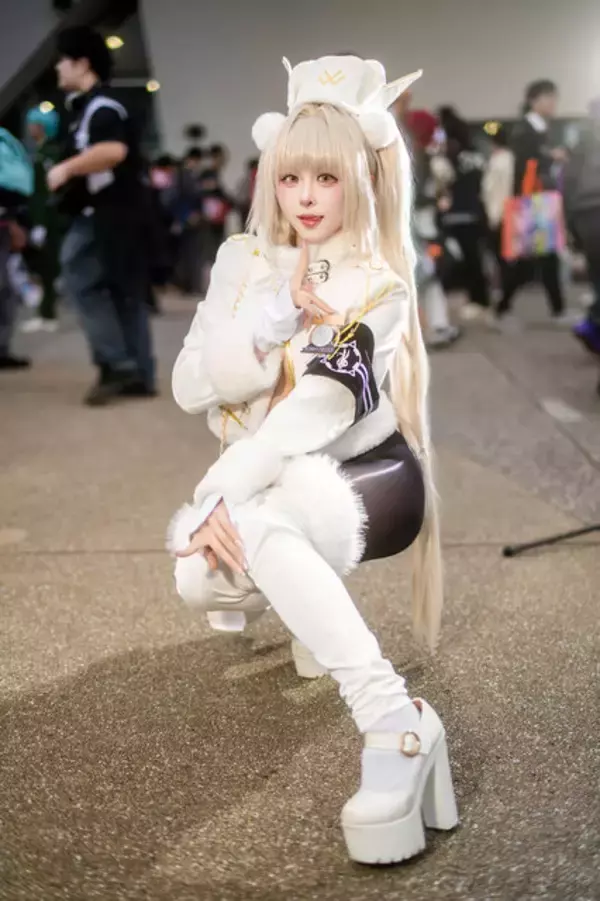 「【コスプレ】まるで実写版のようなクオリティ！台湾に集結した『NIKKE』美女レイヤーが完璧な曲線美と超絶スタイルで魅せる【写真29枚」の画像