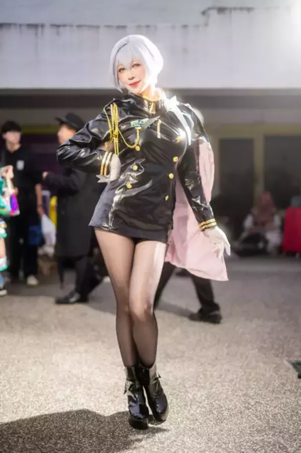 「【コスプレ】まるで実写版のようなクオリティ！台湾に集結した『NIKKE』美女レイヤーが完璧な曲線美と超絶スタイルで魅せる【写真29枚」の画像