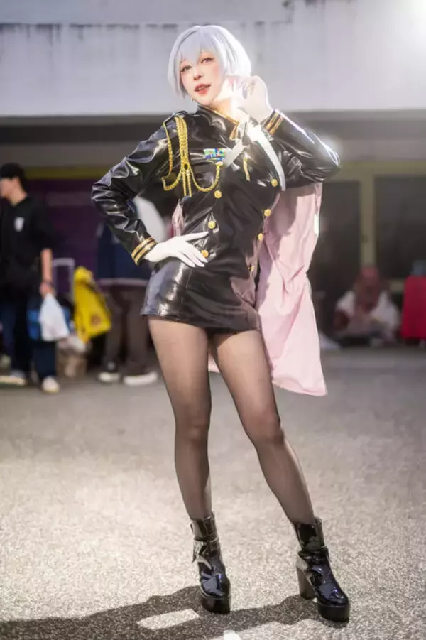 「【コスプレ】まるで実写版のようなクオリティ！台湾に集結した『NIKKE』美女レイヤーが完璧な曲線美と超絶スタイルで魅せる【写真29枚」の画像