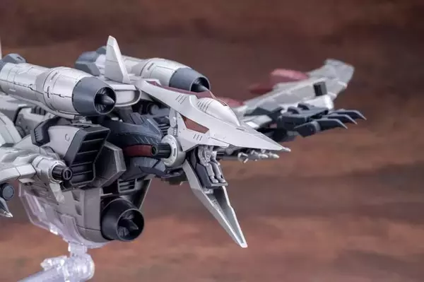 「「ゾイド -ZOIDS-」アーラバローネ仕様の「ストームソーダー」が予約受付中ー各部フル可動のプラモデル、アニメ版ゾイドの色分けを再現」の画像