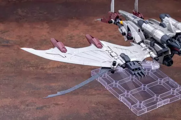 「「ゾイド -ZOIDS-」アーラバローネ仕様の「ストームソーダー」が予約受付中ー各部フル可動のプラモデル、アニメ版ゾイドの色分けを再現」の画像