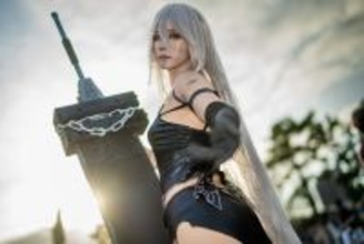 【コスプレ】夕日に映える美脚とかっこいいシルエットが本物！『ニーア オートマタ』A2の凛とした美貌に見惚れてしまう【写真7枚】