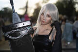 「【コスプレ】夕日に映える美脚とかっこいいシルエットが本物！『ニーア オートマタ』A2の凛とした美貌に見惚れてしまう【写真7枚】」の画像2